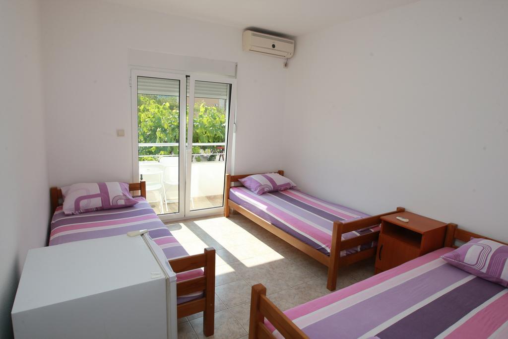 Guest House Ugljevarevic بودفا الغرفة الصورة