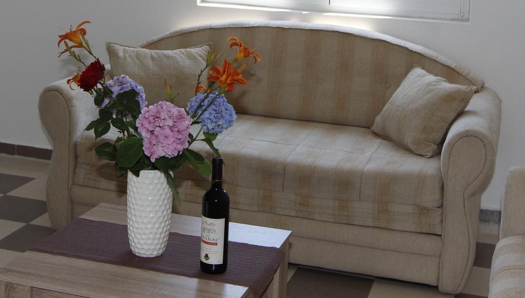 Guest House Ugljevarevic بودفا المظهر الخارجي الصورة